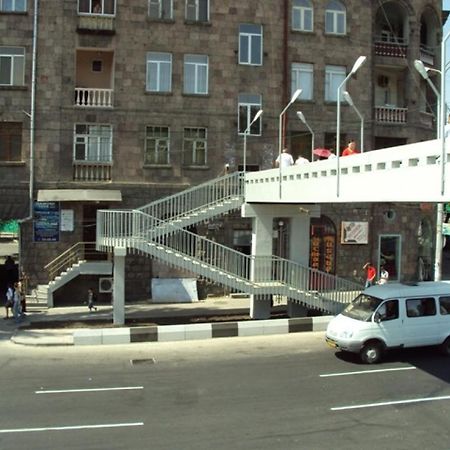 Cozy Studio In Yerevan'S Center ภายนอก รูปภาพ